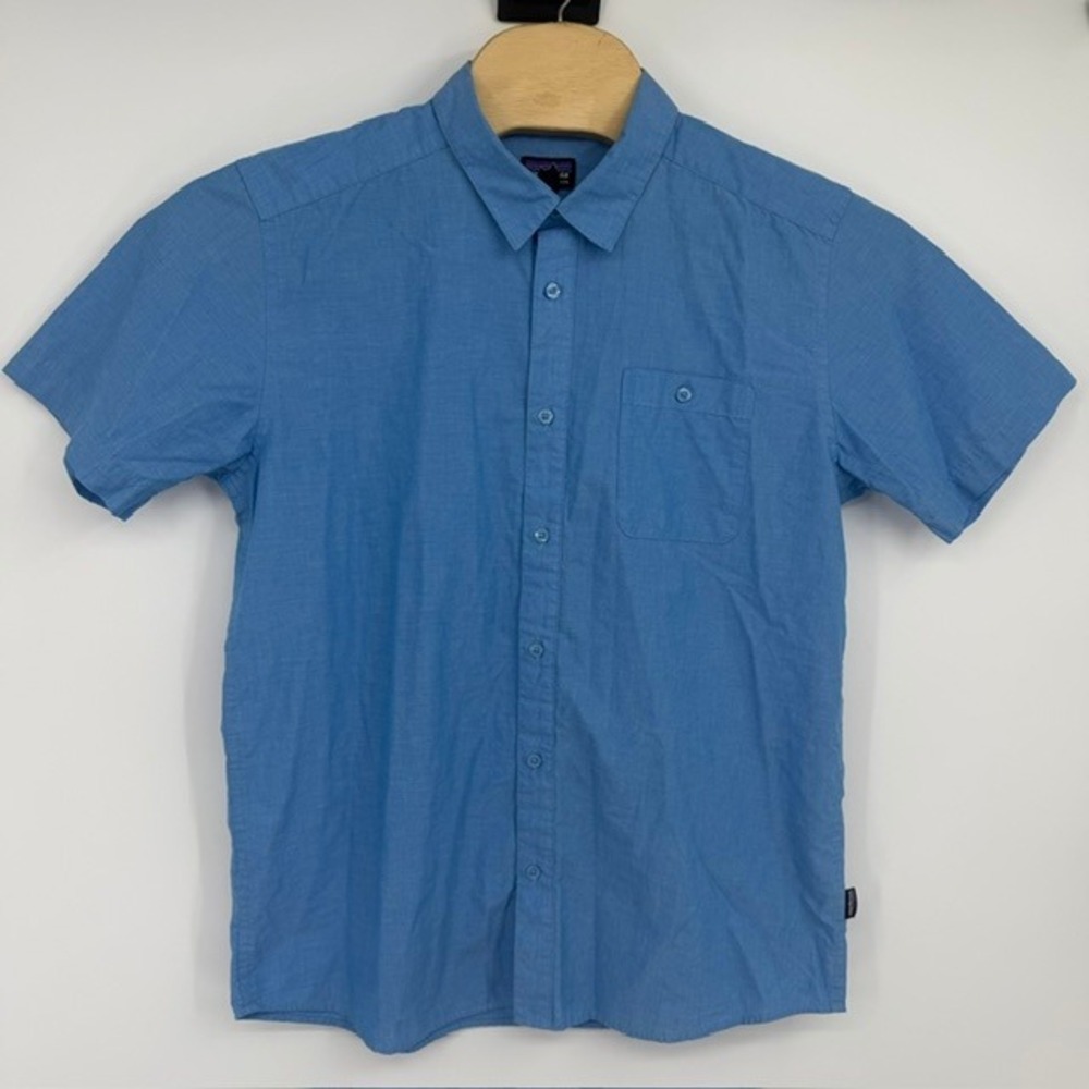 Patagonia Men's L Blue Organic Cotton Recycled Poly Short Sleeve Button Up Shirt